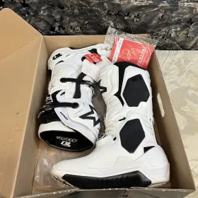Alpinestars 1230020851705 Adults New Tech 10 Supervent Size 11 Motorcycle Boots White