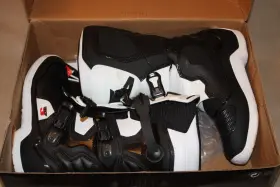 2014018-12-7 Alpinestars Like New Tech 3s Boots Size Youth 7 White/black 2014018-12-7 Alpinestars Like New Tech 3s Boots Size Youth 7 White/black