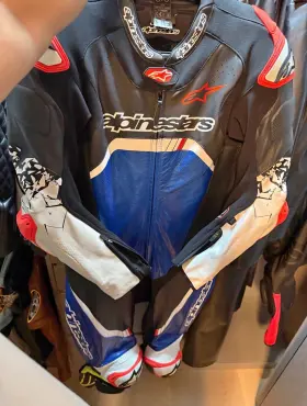 3156822-1075-52 Alpinestars Gp Tech Suit V4 Us 42 / Eu 52 Black/blue/yellow