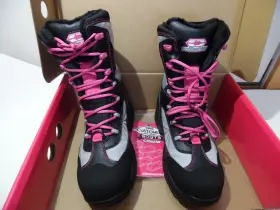 84-2330 Castle Force 2 Womens Snow Boot Gray Black Pinck Size 10 New