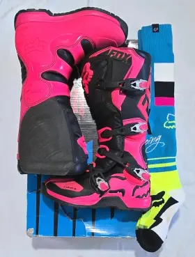 16450-285-10 Fox Racing Womens Comp 5 Motocross Riding Boots Black / Pink. Size 10 W