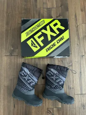 220740-1000-33 Fxr Boost Snowmobile Boots Youth 2 / Eu 33 Black 220740-1000-33 Fxr Boost Snowmobile Boots Youth 2 / Eu 33 Black