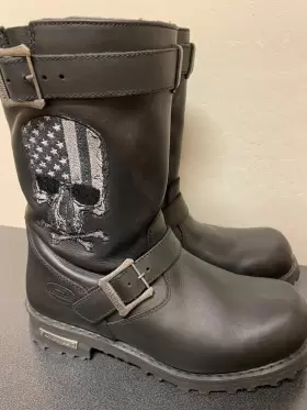 Btm1018 Hot Leathers Men S Black Tall Harness Flag Skull Boot With Round Toe 11