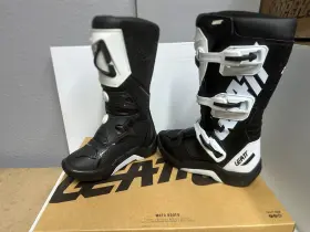 3022060200 Leatt Moto Boots 3.5 Jr Size 1 #3022060200 3022060200 Leatt Moto Boots 3.5 Jr Size 1 #3022060200