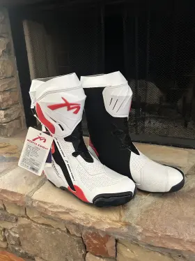 Mk-sh099 Mocha Knight Motorcycle Racing Boots. Red/white/black. Size 43 Euro. New In Box Mk-sh099 Mocha Knight Motorcycle Racing Boots. Red/white/black. Size 43 Euro. New In Box