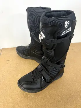 3411-0428 Moose M1.3 Boots - Black Youth Size 6 Used