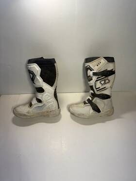 Msr 208-274-0017 Youth M3x Mtcrss Boots -wht Yth Size13-durbl Mcro-fibr Buld Stl