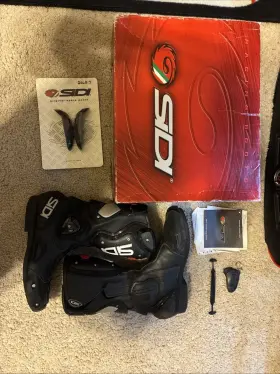 08601 Sidi Racing Boots Vertebra 2 Black Size 9.5 08601 Sidi Racing Boots Vertebra 2 Black Size 9.5