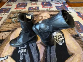 22235171 Unrbanded Black Motorcycle Boots Racing Mens 9 Womens 11.5