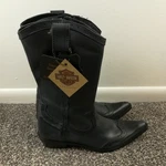 Nwt Harley-davidson After Riding Leather Heeled Moto Boots Nwob Women's 6 New. Price: $114.99.