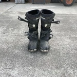 Thor Dirt Bike Boots Pre-owned. Price: $25.00.