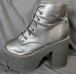 Women's Hot Topic Black Fashion Lace Up Back Zip Goth Emo Platform Boots Sz 9 Pre-owned. Price: $29.99.