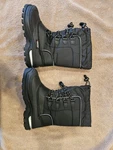 Baffin SNTRJ026-BK1-05 Junior Pinetree Boots Black Size Pre-owned. Price: $20.00.