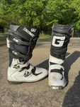 Gaerne Gxj Youth Motocross Boots Black And White Size 6 (39.5) Pre-owned. Price: $115.00.
